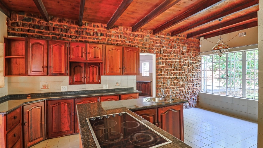 5 Bedroom Property for Sale in Protea Park North West